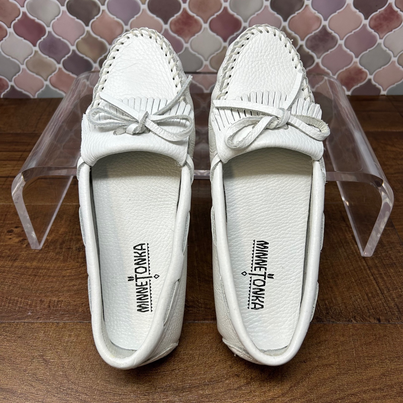 Women's Minnetonka Kilty White Leather Driving Moccasins, Sz 6.5